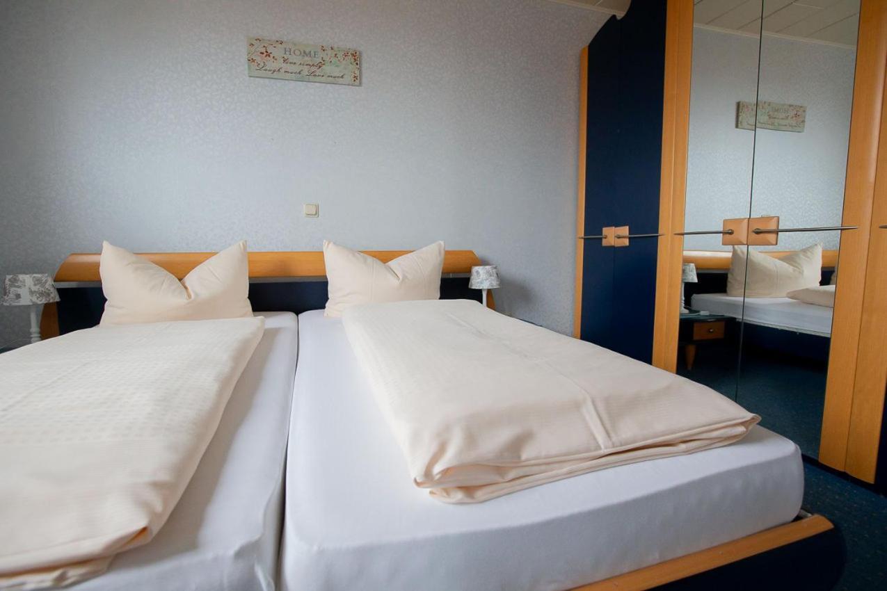 Hotel Dolgesheim Exteriör bild