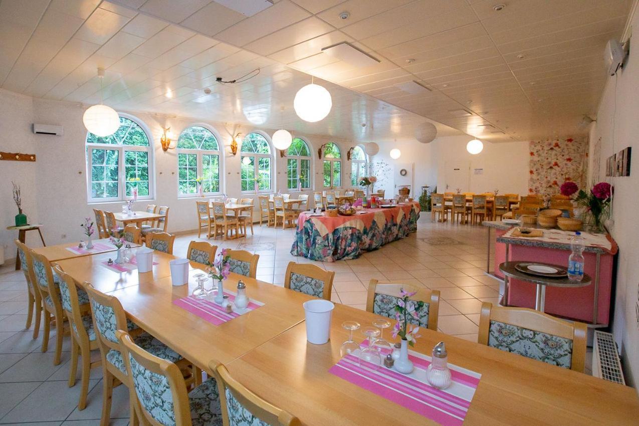 Hotel Dolgesheim Exteriör bild